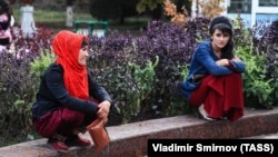 SAMARKAND, UZBEKISTAN – OCTOBER 20, 2021: Women seen in a street. Vladimir Smirnov/TASS