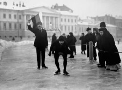 Конькобежец. Санкт-Петербург, начало 1900-х