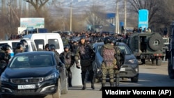 В ночь на 8 февраля в нескольких селах Кордайского района Жамбылской области Казахстана на границе с Кыргызстаном произошли столкновения и погромы. Значительную часть населения этих сел и нескольких соседних населенных пунктов составляют этнические дунгане